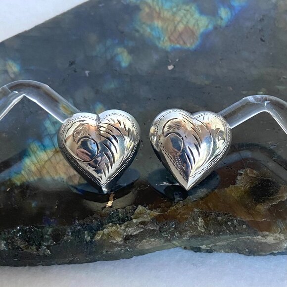 VTG Sterling Silver 925 Etched Hollow Puffy Heart Stud Earrings Heart Jewelry - Picture 2 of 16